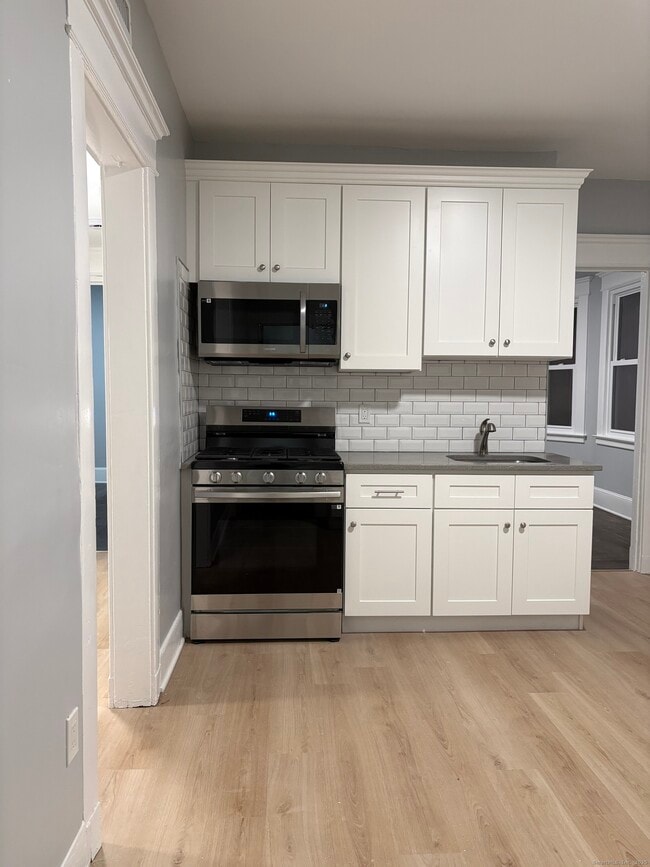 Building Photo - 72 4th St