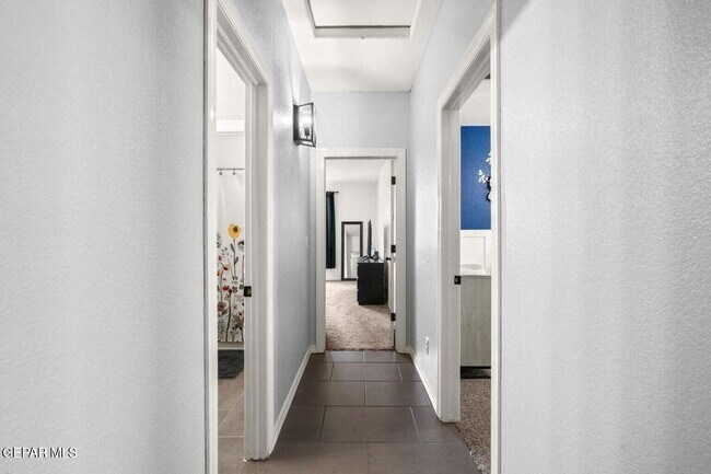 Building Photo - 2225 Glitter Point