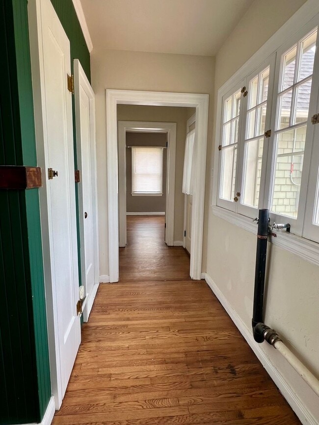 Building Photo - *** JUST REDUCED & MOVE- IN SPECIAL *** 3 Bedroom, 2 Bathroom charming Craftsman Style Home nestl...