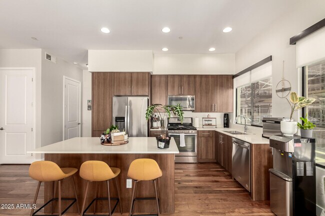 Building Photo - 7300 E Earll Dr