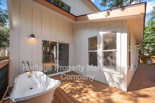 Building Photo - 9115 Timber Ranch