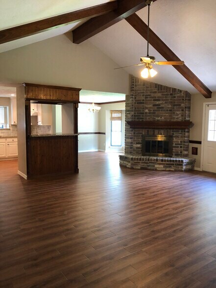 Building Photo - 22014 Shady Valley Dr