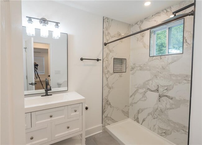 Building Photo - 3822 Bakers Ferry Rd SW