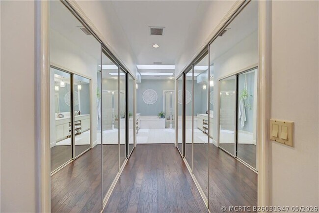 Building Photo - 8171 Hampton Wood Dr