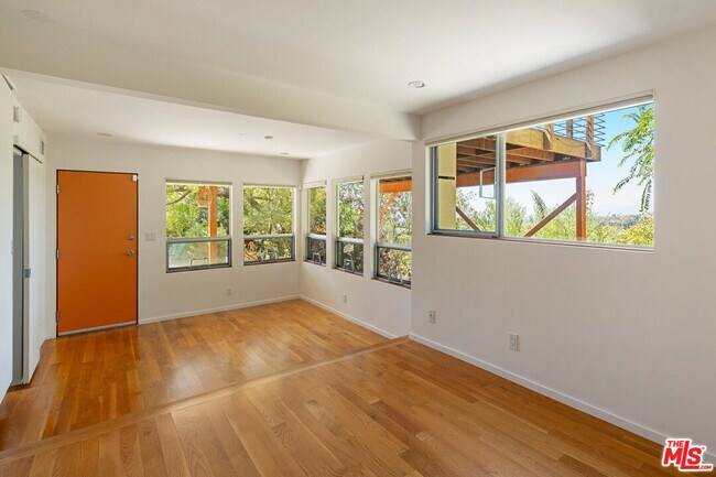 Building Photo - 2021 Park Dr