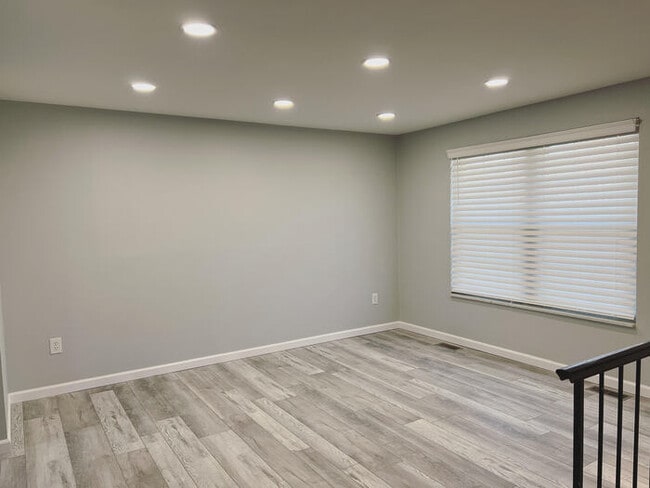 Building Photo - Updated bi-level!