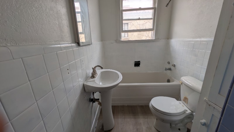 Building Photo - 404 Club Dr