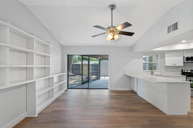 Building Photo - 3601 Fairway Forest Cir
