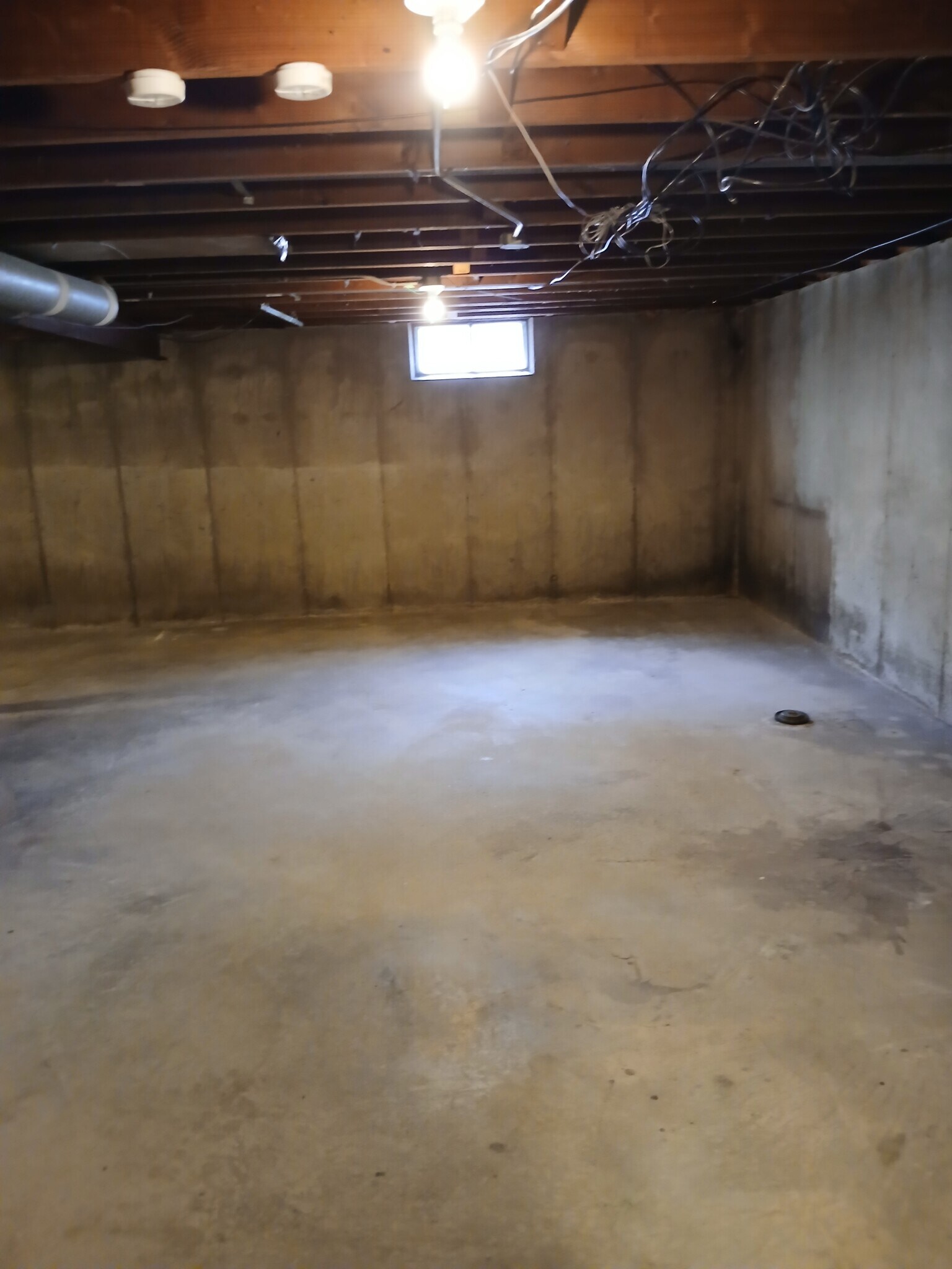 Large private basement - 3709 60th Pl