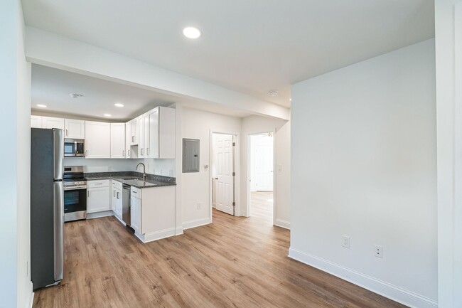 Building Photo - Recently Renovated 3-Bedroom Hidden Gem in...