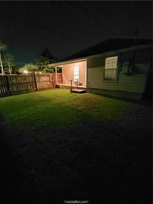 Building Photo - College Station - 3 bedroom /3 bath HOUSE Near TAMU!