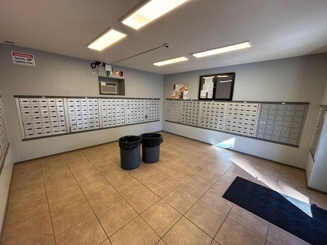 Building Photo - Gorgeous 2bed/2 bath condo in Southwest!