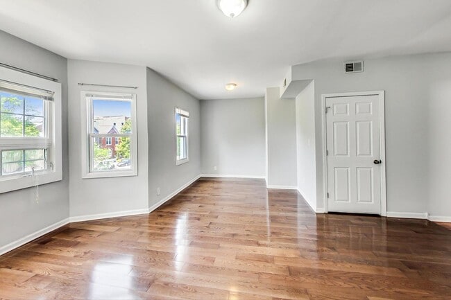 Building Photo - 1725 N Kedzie Ave