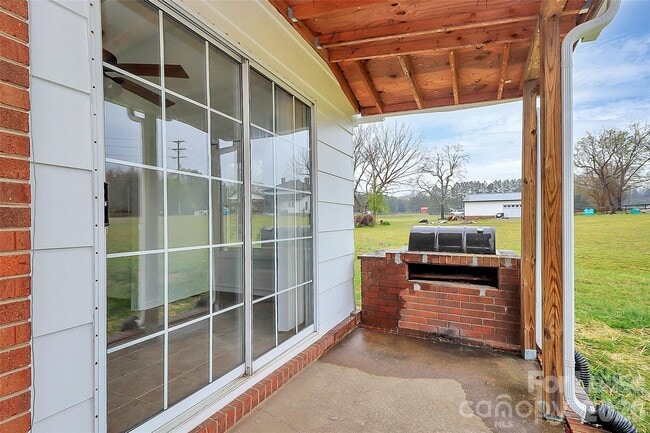 Building Photo - 170 Shuping Mill Rd