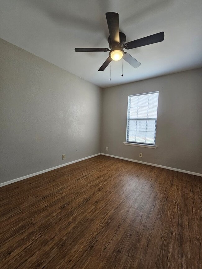 Building Photo - 402 SE 6th St