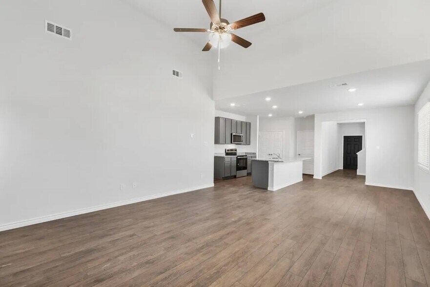Building Photo - 10605 Bleat St