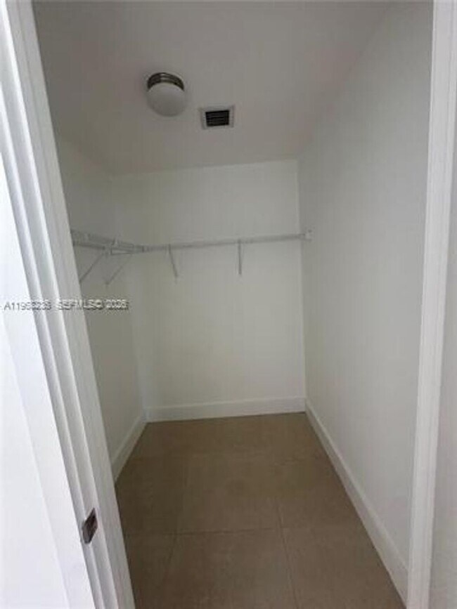 Building Photo - 201 SW 17th Rd