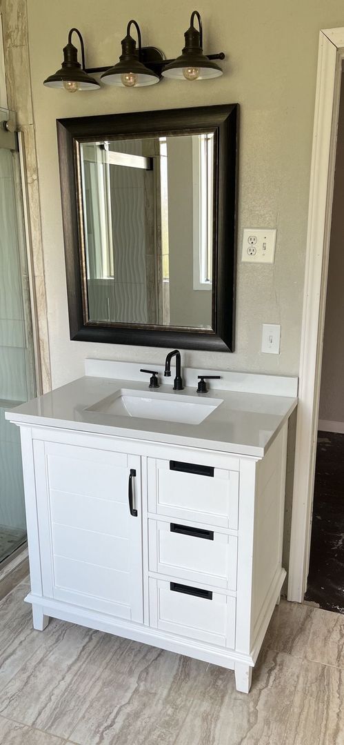 Building Photo - 4 Bedroom, 2 Bathroom Home w/ Bonus Room