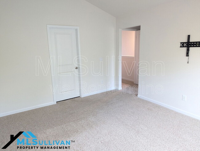 Building Photo - 2338 Lily Dr