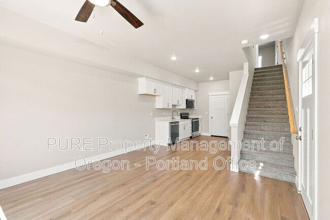 Building Photo - 588 NE Alderwood Dr