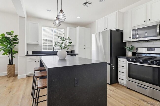 Building Photo - 1720 Santa Ivy Ave