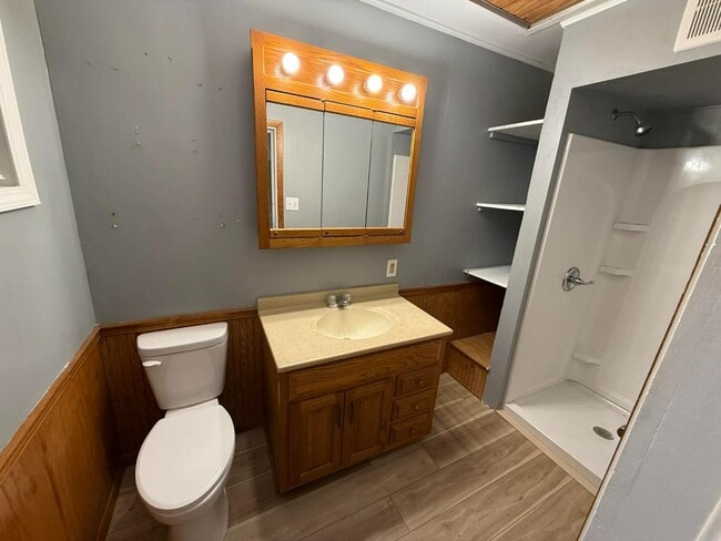 Building Photo - 208 Bird St