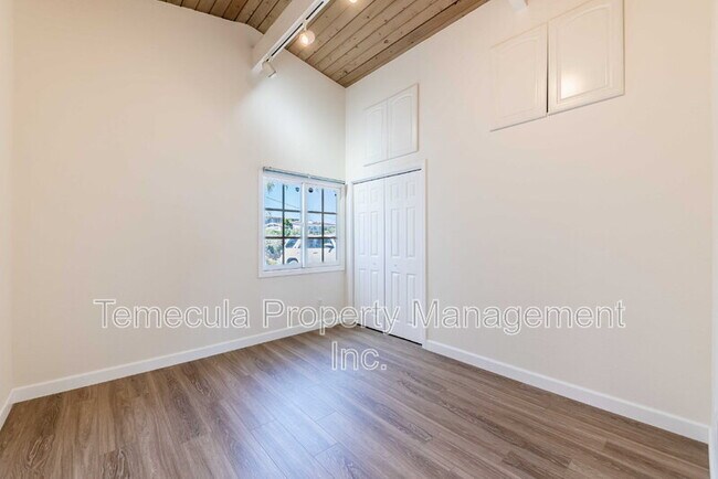 Building Photo - 2655 Loring St