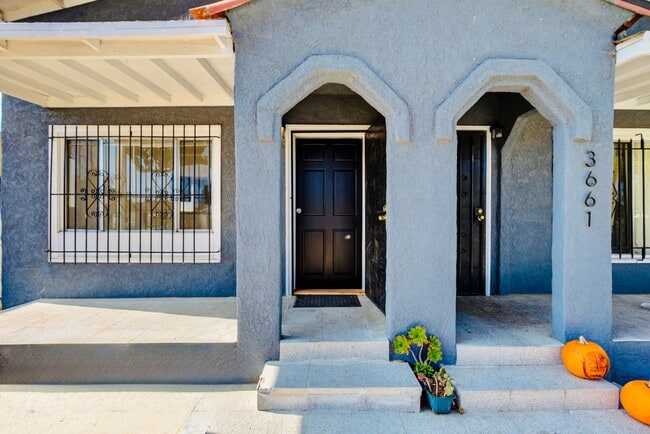 Building Photo - 3659 6th Ave