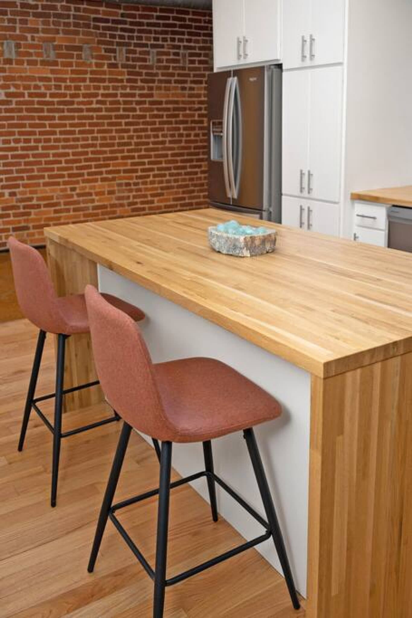 Building Photo - 120 E 13th St