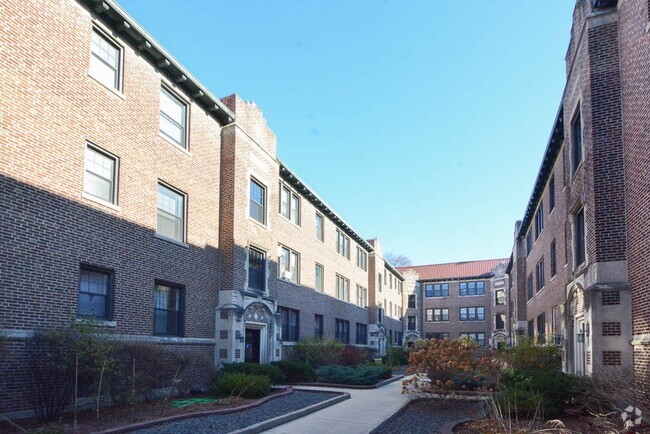 Building Photo - 1324 Oak Ave