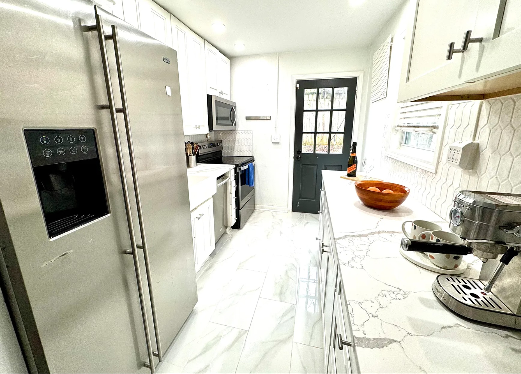 Kitchen - 559 Morgan St NE