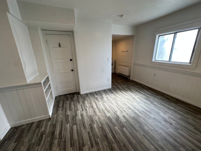 Building Photo - Studio Apartment in Clearfield!