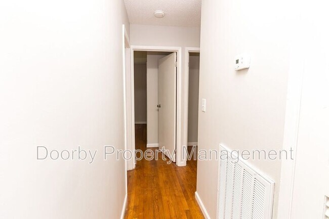 Building Photo - 7911 Hixson Pike