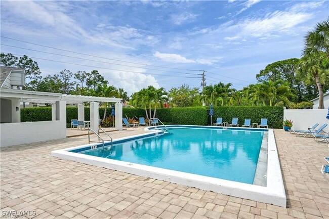 Building Photo - 840 Meadowland Dr