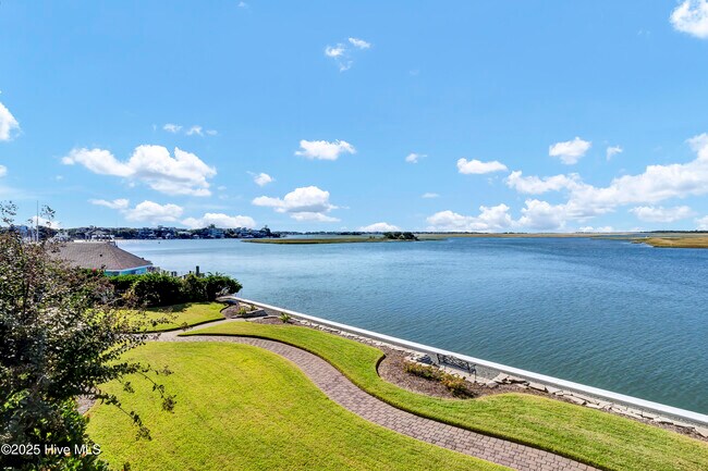 Building Photo - 322 Causeway Dr