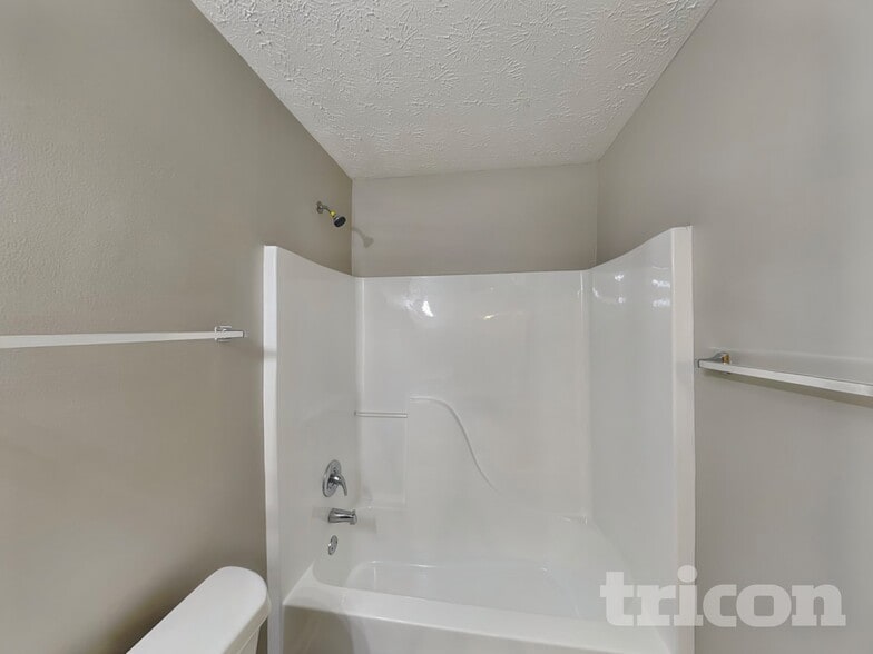 Building Photo - 1420 Buckingham Pl