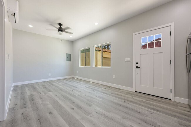 Building Photo - Brand New Downstairs 1 Bed 1 Bath! Be The ...