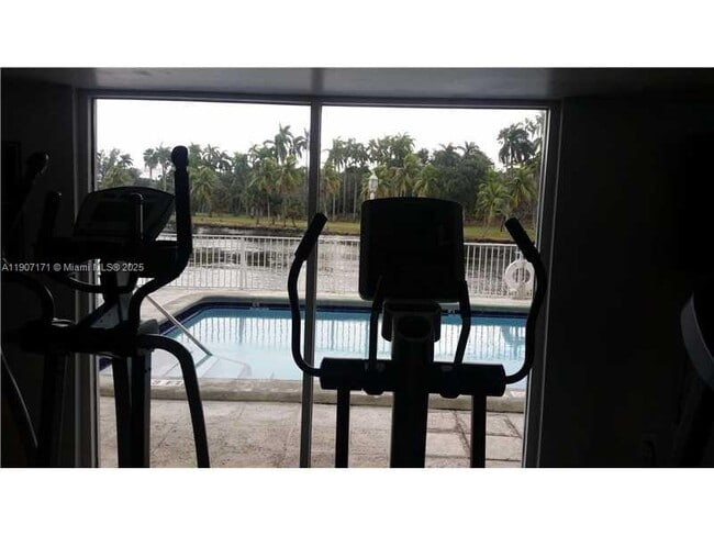 Building Photo - 1720 NW N River Dr