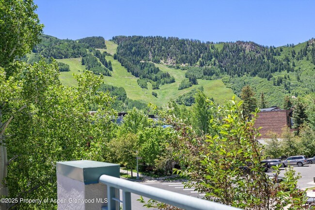 Building Photo - 120 S Spring St