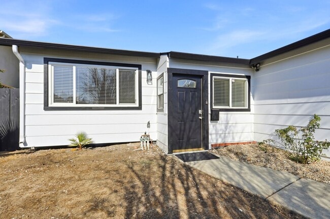 Building Photo - Stylish and Spacious Milpitas Home with Large Deck and Backyard