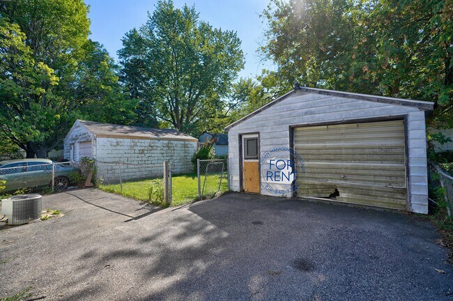 Building Photo - 3717 Larchmont St