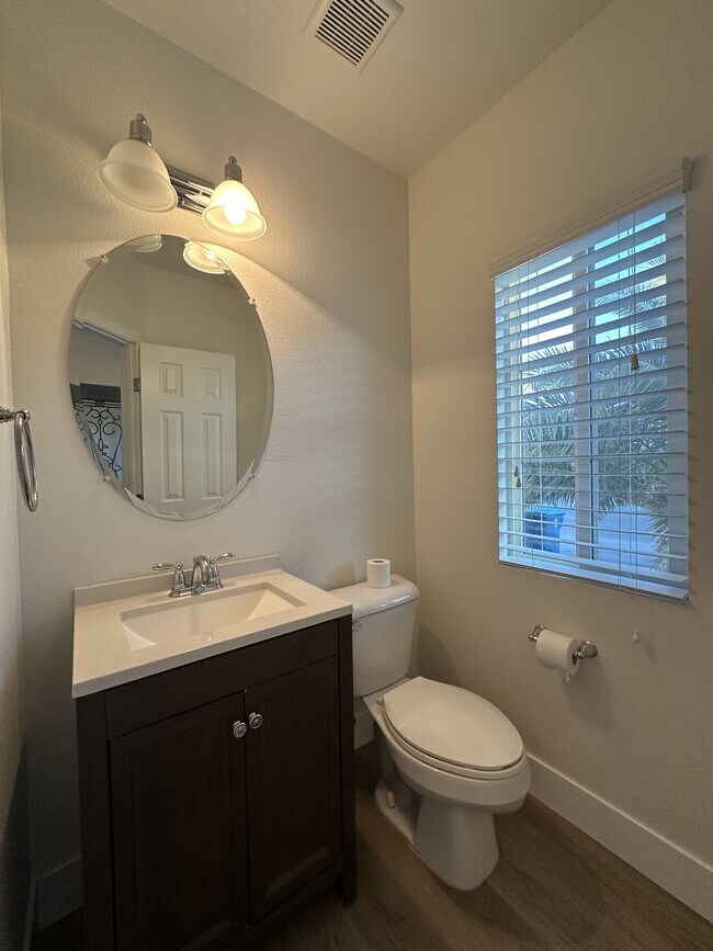 Building Photo - 6752 Philharmonic Ave