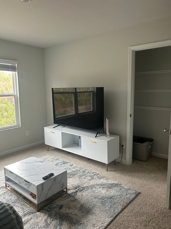 Building Photo - Beautiful 5 bedroom 2.5 bathroom new construction home