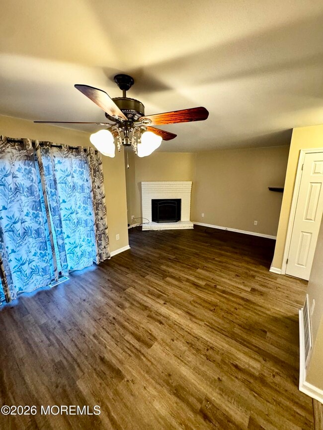 Building Photo - 905 Arlington Dr