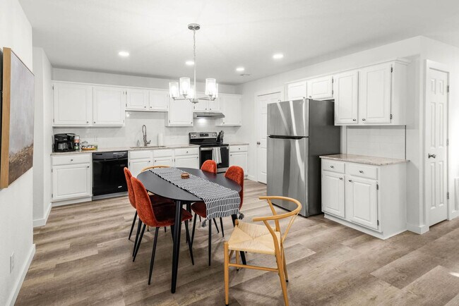 Building Photo - 1 Iris Way