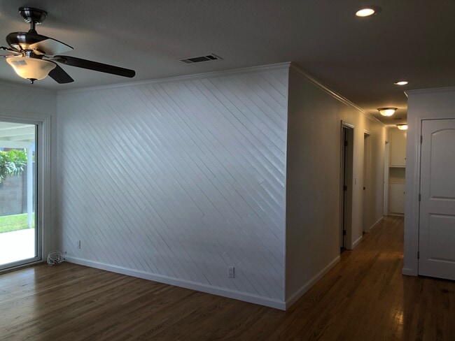 Building Photo - 4218 W Hill Ave