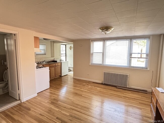 Primary Photo - 71-58 70th St