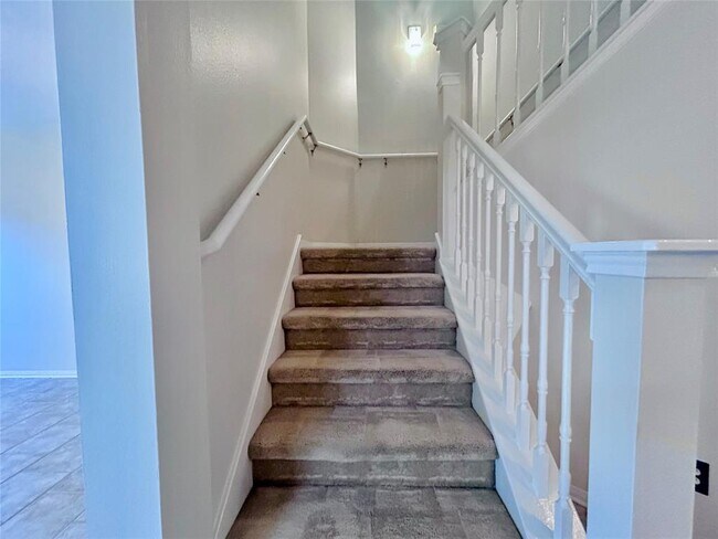Building Photo - 2519 Silver Meadow Dr