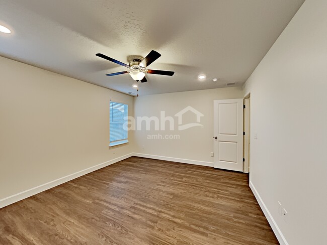 Building Photo - 2430 S Wild Horse Way