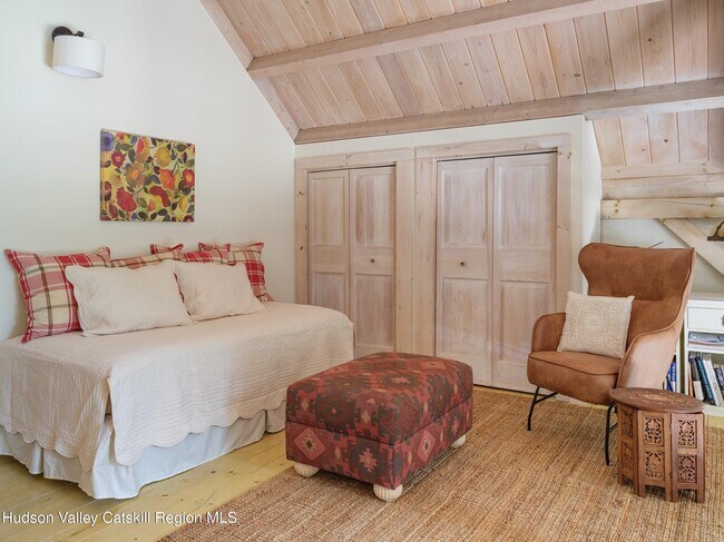 Building Photo - 121 Queechy Lake Dr